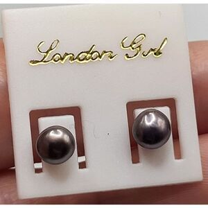 New With Tags London Girl Earrings Brown simulated Pearl Post Stud Earrings 0.25